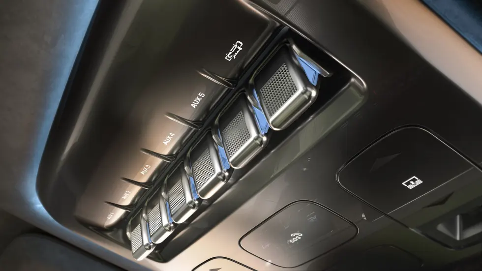 Controles interiores del MHERO 2